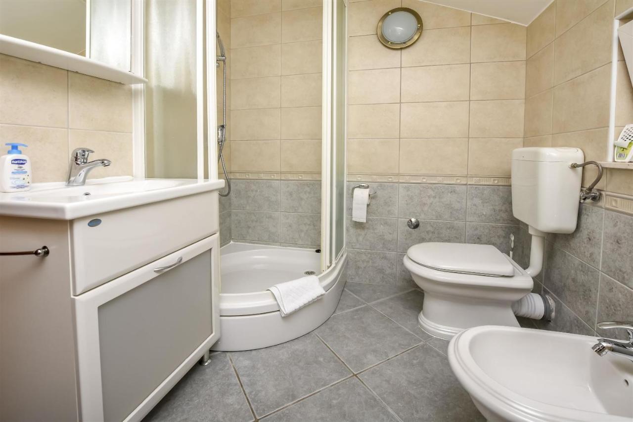 Apartment Zdravka Примоштен Екстер'єр фото
