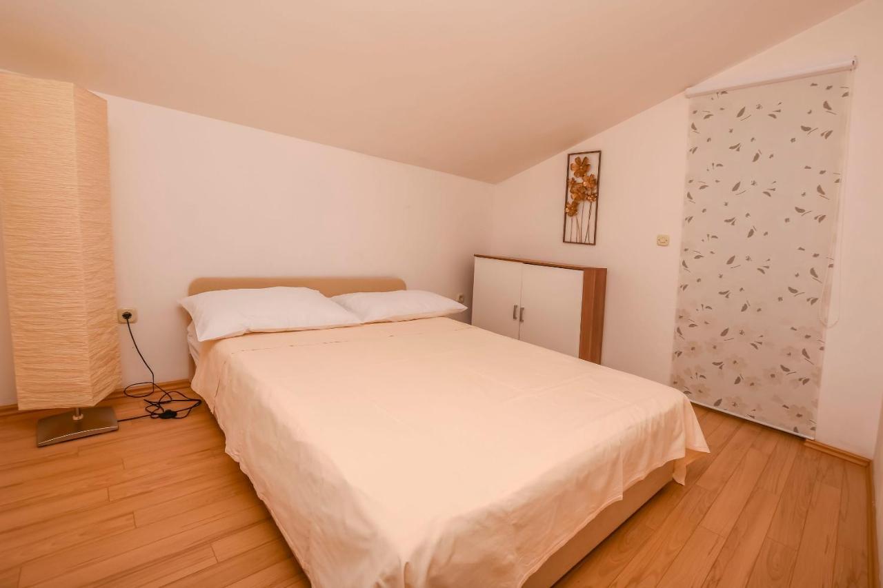 Apartment Zdravka Примоштен Екстер'єр фото