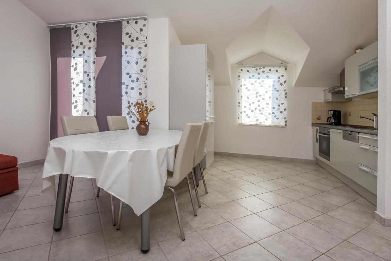 Apartment Zdravka Примоштен Екстер'єр фото
