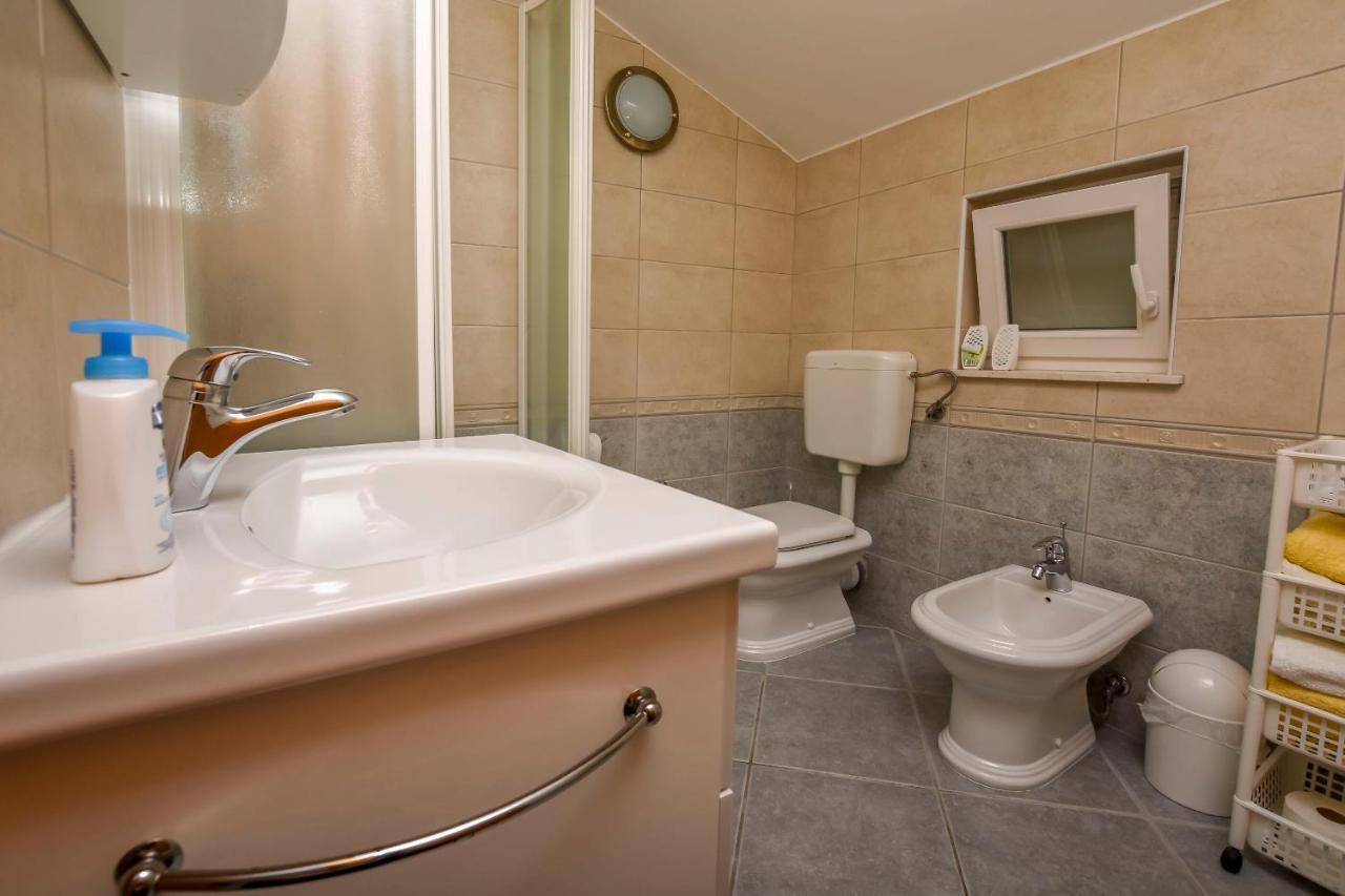 Apartment Zdravka Примоштен Екстер'єр фото